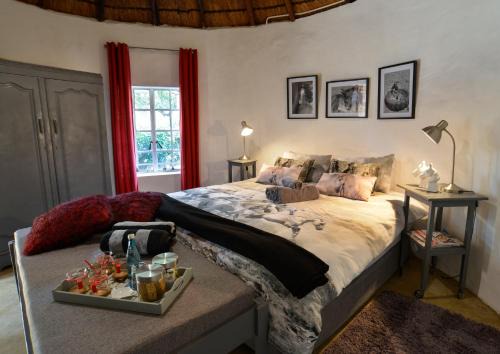 Hekpoort House | Bridgewaters Horse Park Poolside Rondawel