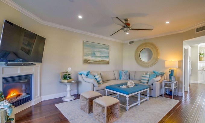 Roseville - Fleet Ridge Condo | Bright 1735 SF, 2 Suits. Centrally Located From the Bay to the Sea in min’s.