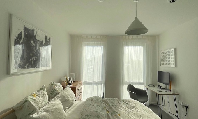 Coldharbour Apartment | Bright 1BD Flat w/Balcony - Heart of Brixton!