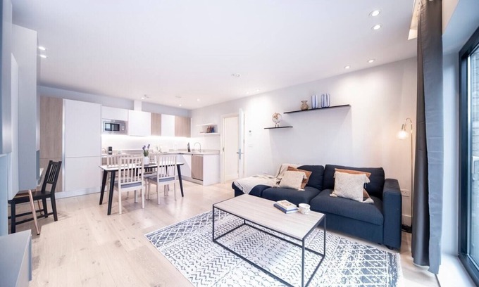 Elephant and Castle Apartment | Bright 1BR - Up to 4 - Zone 1 - Station nearby
