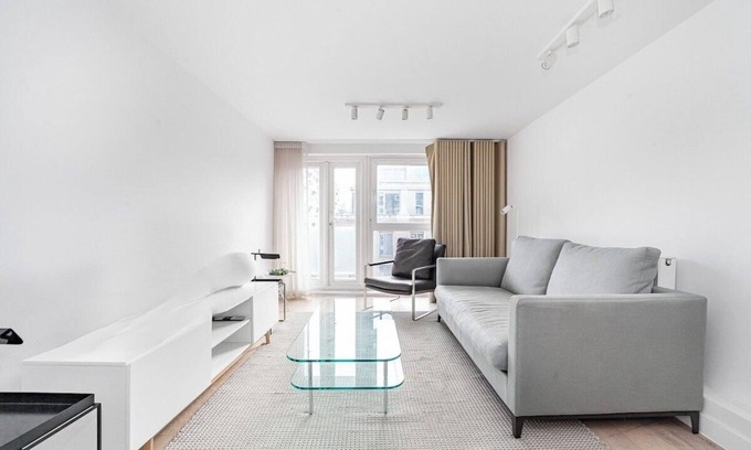 Belgravia Apartment | Bright 2-Bed, 2-Bath with Balcony