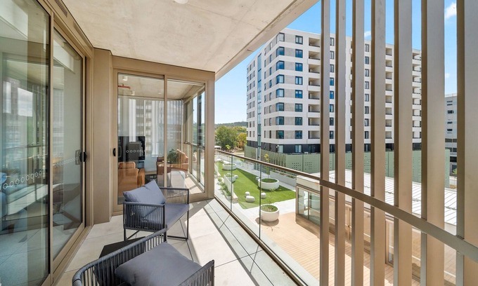 Canberra Apartment | Bright 2-Bed Apartment with Gym, BBQ & Pool Access