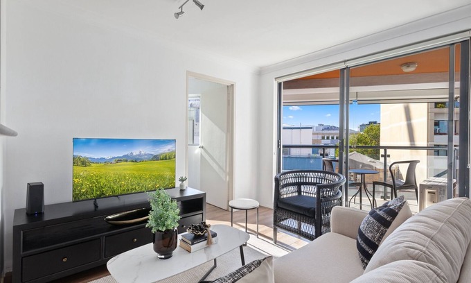 Surry Hills Apartment | Bright 2-Bed Surry Hills Apartment with Balcony