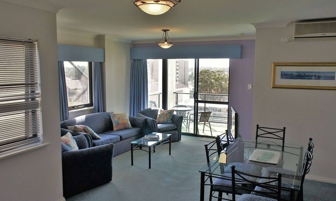 East Perth Apartment | Bright 2 Bedroom Central Perth Apartment
