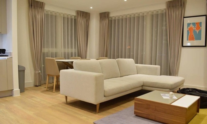Park Royal Apartment | Bright 2 Bedroom Flat in Park Royal