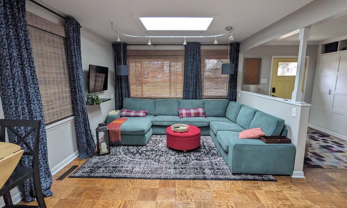 Upper Arlington House | Bright 2-bedroom home in quiet neighborhood close to OSU and Columbus Hospitals