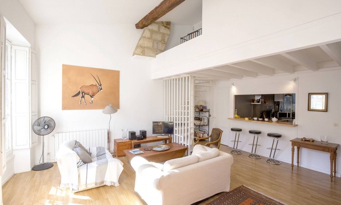 Bordeaux City Centre Apartment | Bright 2 bedrooms near Tourny place