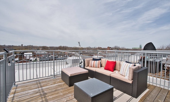 Hochelaga-Maisonneuve Condo | Bright 2-Floor Penthouse Condo with Parking