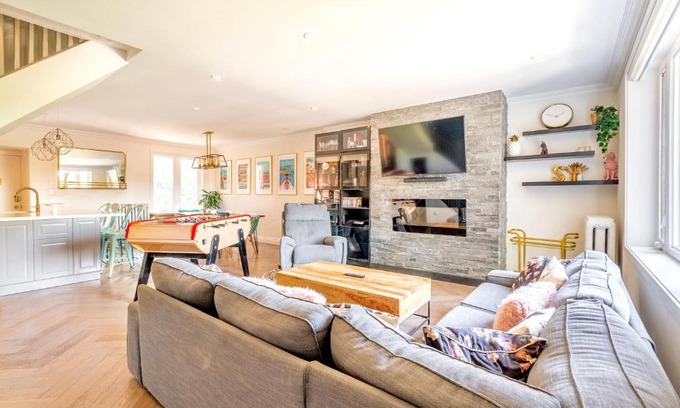 High Park North House | Bright 2 Storey 3BR Just Minutes From High Park
