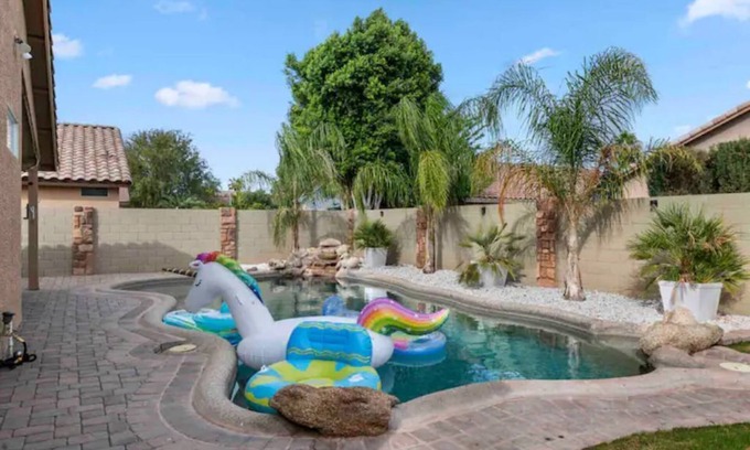 Neely Farms House | Bright 3 Bdrm w/Heated Pool! 6 min to DT Gilbert!
