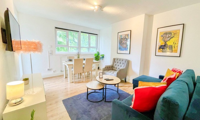 Woodberry Down House | Bright 3 Bed flat with Balcony near Finsbury Park