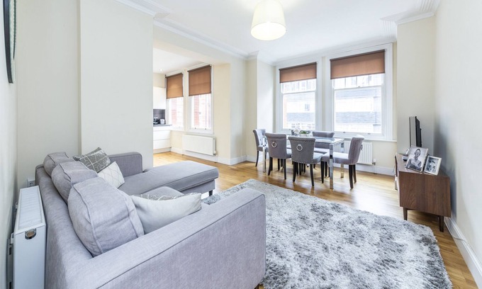 Ravenscourt Park Apartment | Bright 3 Bedroom Apartment in Hammersmith