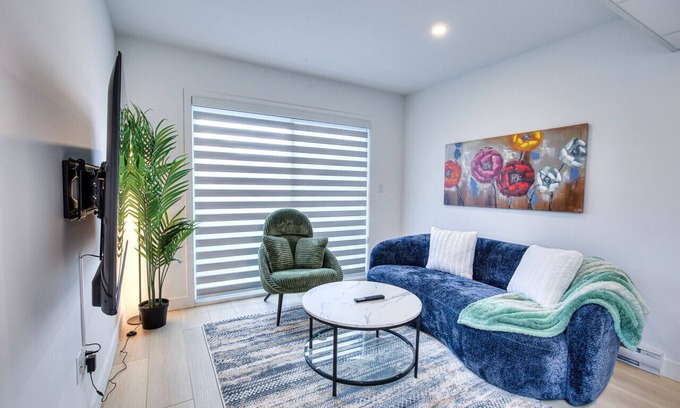 Cote-Des-Neiges—Notre-Dame-De-Grace Apartment | Bright 3-BR Condo in Vibrant Neighborhood