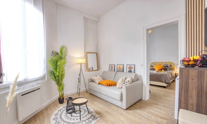 Gares Apartment | Bright 30 m² near the Place de la Comédie
