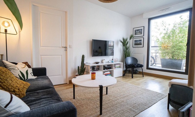 Croulebarbe Apartment | Bright 37m² For 2 With Balcony In Paris!