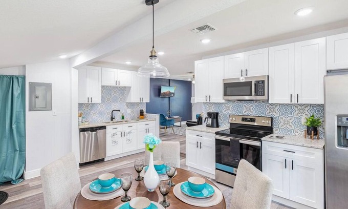 Azalea Park House | Bright 3BR Retreat Near Parks Pets Welcome + Wi-Fi