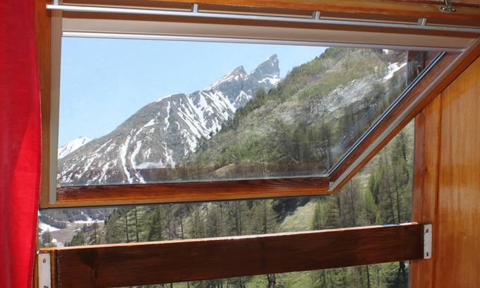 Allos Apartment | Bright 4-person wifi Internet studio at the foot of the slopes and shops