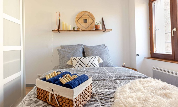 Valence Apartment | Bright 57 m² duplex apartment on 2nd floor, in the heart of Vieux Valence.
