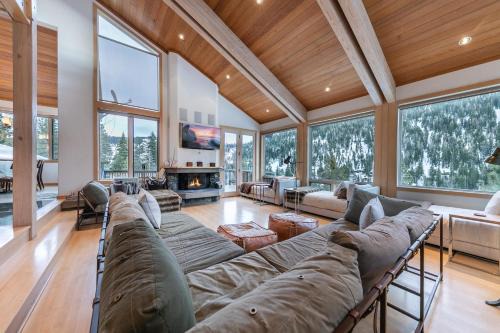 Alpine Meadows House | Bright 5BD Alpine Retreat - 5Min to Alpine Meadows