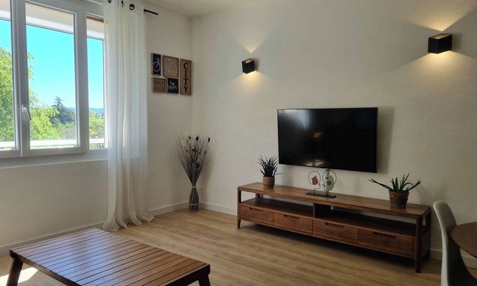 Aix-en-Provence Apartment | Bright air-conditioned T2 - parking - terrace