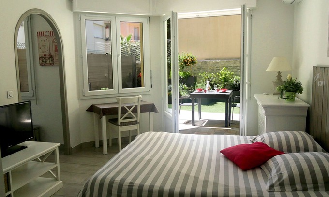 Riou - Petit Juas - Av de Grasse Apartment | Bright, air-conditioned studio with garden terrace, in the heart of Cannes