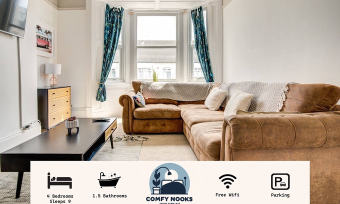 Redcar Apartment | Bright, airy 4 bed flat in Redcarnear sea & shops