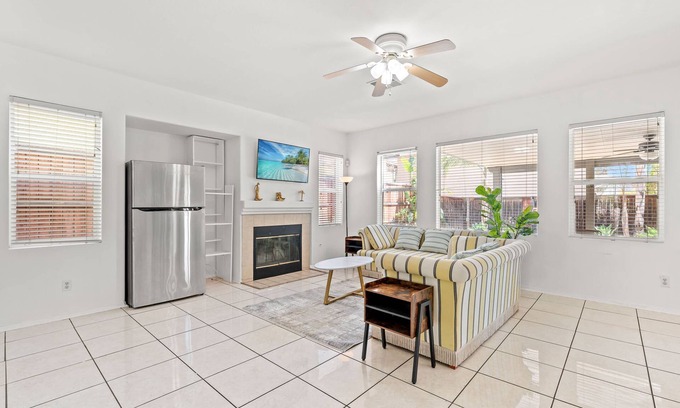 Moreno Valley House | Bright Airy 5B Home Workspace Outdoor Lounge