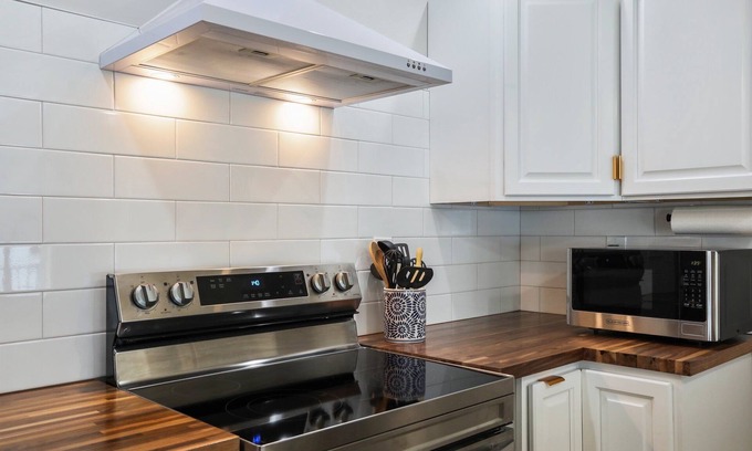 Chambersburg Apartment | Bright, Airy Apartment in a Central Location