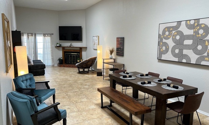 Northeast Heights House | Bright & Airy Condo in ABQ NE Heights