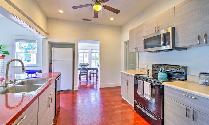 Historic Downtown Melbourne Cottage | Bright & Airy Escape: 3 Mi to Melbourne Beach
