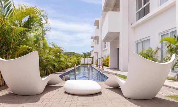 Barrio Ricos y Famosos Apartment | Bright & Airy new Condo, 5 min walk to Jaco Beach!
