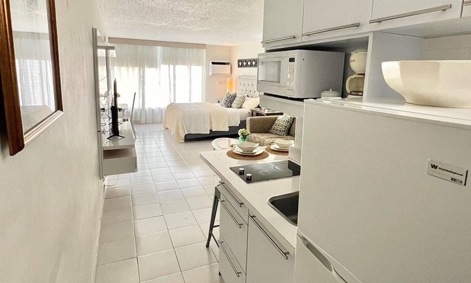 Miramar Condo | Bright & Airy studio with parking near old san juan