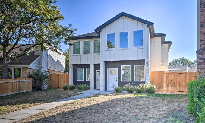 Amarillo House | Bright Amarillo Townhome Near Parks & Town!