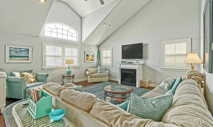 Sea Isle City Condo | Bright and Airy Condo. One block to the Beach. Great location.