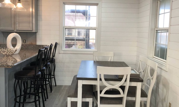 Cocodrie House | Bright and airy Camp right on the Gulf