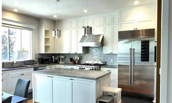 Richmond District House | Bright and Airy home 4B/3.5 Bath near Presidio and GG Bridge