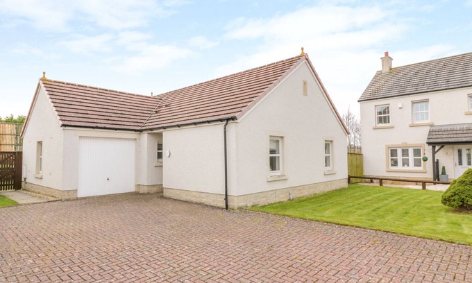 Ayr Cottage | BRIGHT AND BEAUTIFUL, pet friendly, country holiday cottage in Ayr