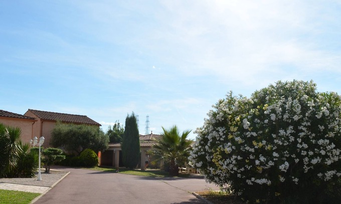 Fabregues House | Bright and calm villa – 15 km away from Montpellier and the beaches
