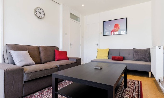 Prince's Apartment | Bright and Charming 4BD Family Haven in Kennington