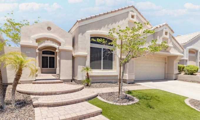 Foothills House | Bright and Cheerful Home Tucked in the Ahwatukee Foothills.