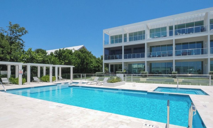 Northwest Point Condo | Bright and Chic Coastal Retreat with Ocean Views in Charming West Bay
