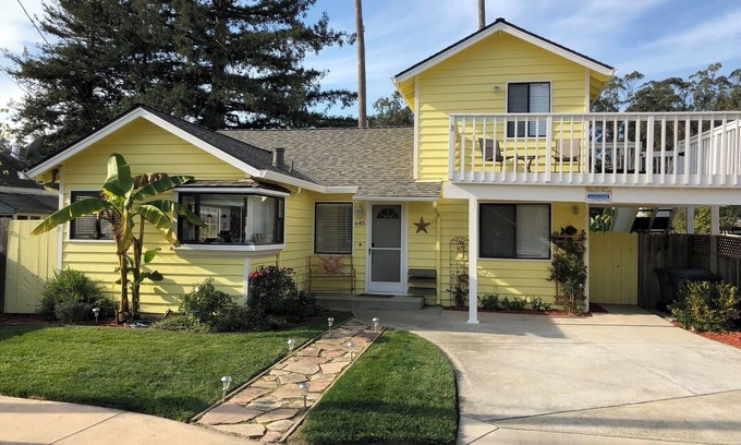 Eastside Santa Cruz House | Bright and Colorful - Family Friendly! Short walk to the Best Beaches in Town!