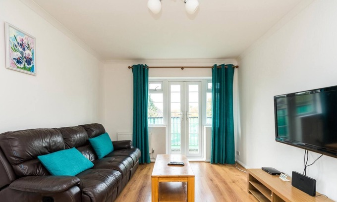Southgate Apartment | Bright and Comfortable 2 Bedroom flat Oakwood