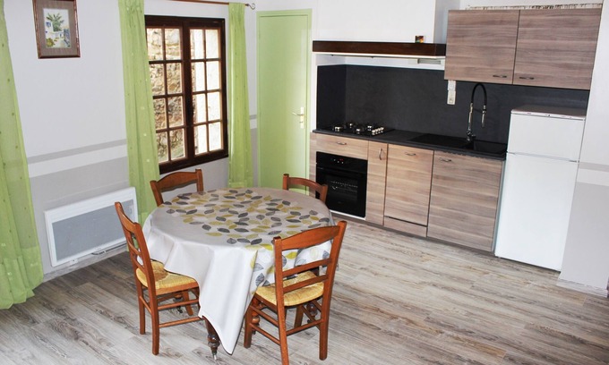 Planes Cottage | Bright and cosy cottage in the heart of the farmhouse