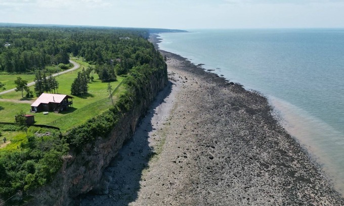 Bay of Fundy & Annapolis Valley Cottage | Bright and cozy cottage overlooking the worlds highest tides