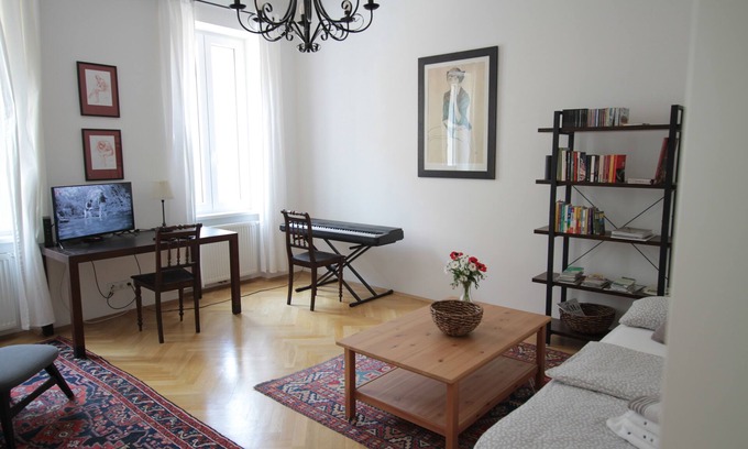 Matzleinsdorf House | Bright and cozy apartment, close to the city center and close to the train station