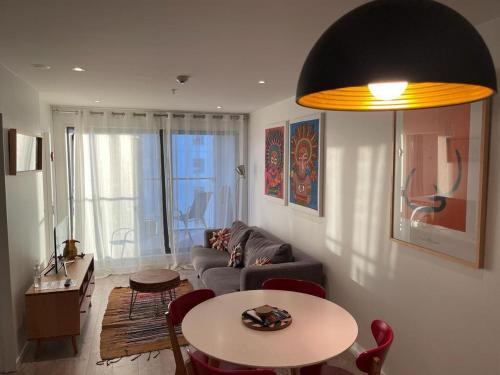 Newton Apartment | Bright and funky city oasis