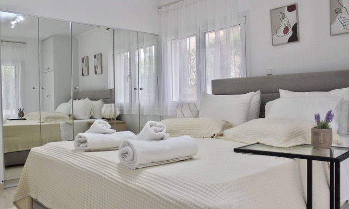 Varkiza Apartment | Bright and Peaceful Apartment near Varkiza beach