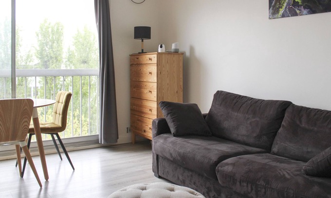 Bagnolet Apartment | Bright and pleasant studio near city center