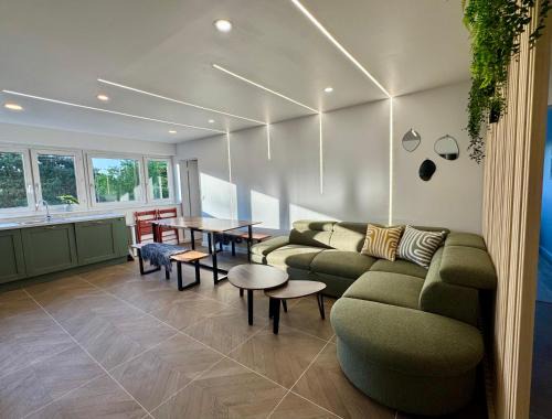 Chevilly-Larue Apartment | Bright and Spacious 4BR family apt I 10 min to metro, 15 minutes to Orly Airport